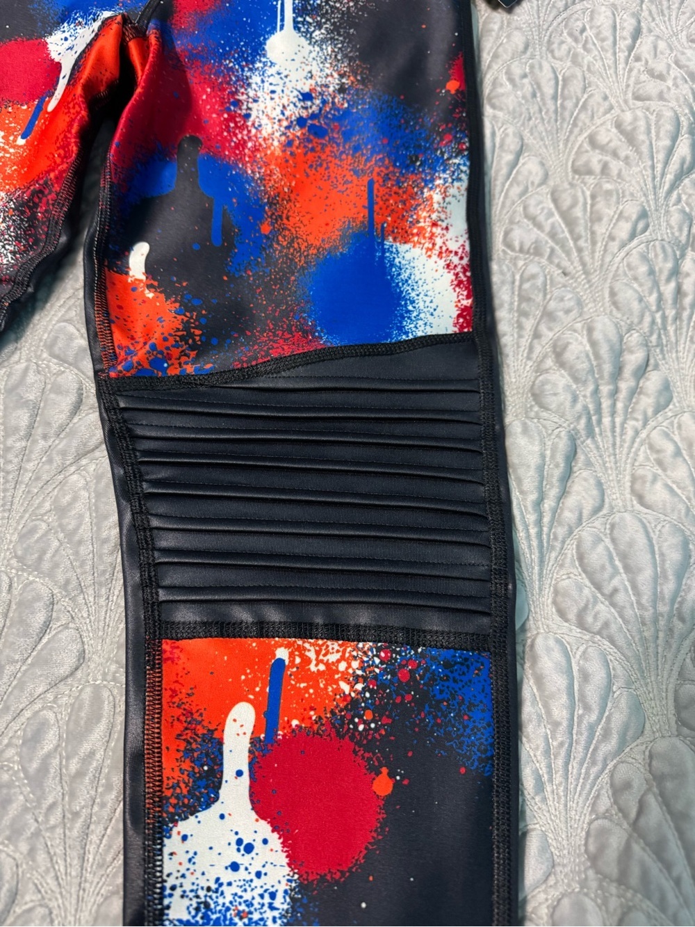 Zumba Fitness Must Move Ankle Leggings Black, Red, Blue & White Spray Print XL - Picture 4 of 10